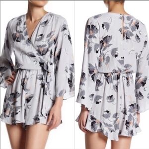 ASTR Floral Long Sleeve Romper Size XS
